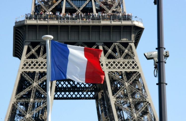 SNOWDEN. Total, ONG, ambassades : comment la France est espionnée en Afrique ?