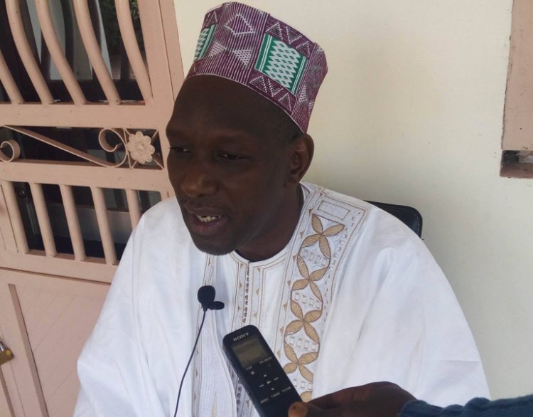 Labé : Un voleur chipe le tapis de prière du premier imam de la grande mosquée !