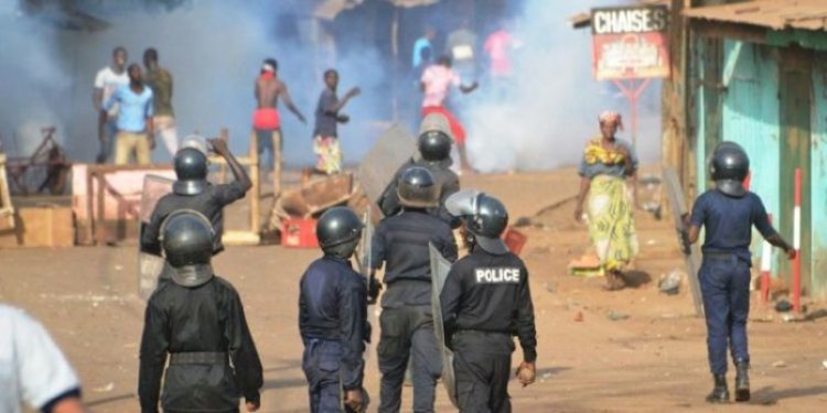 Violences électorales en Guinée : des preuves confirment la complicité entre forces de sécurité et groupes de jeunes (Amnesty international)