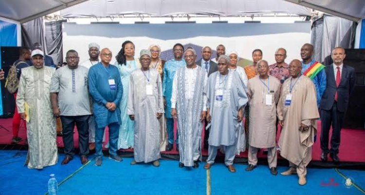 Coyah : Une délégation de la direction générale et du conseil d’administration de la PCG visite le chantier de l’entrepôt de stockage de médicaments à Manéah